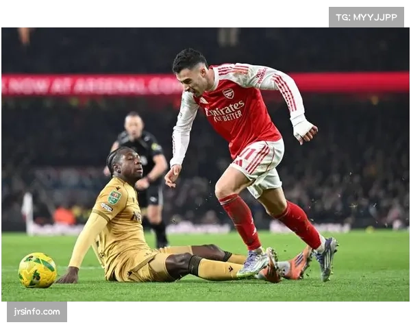 争议瞬间：VAR介入取消阿森纳点球，主裁查看回放后改判